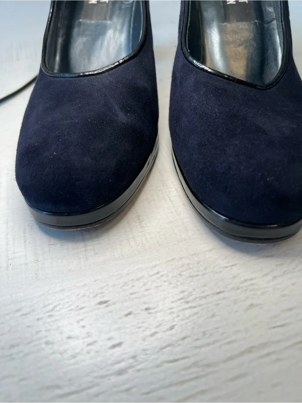 Stuart Weitzman Vintage Navy Suede Round-Toe Patent Block Heel - Picture 7 of 8